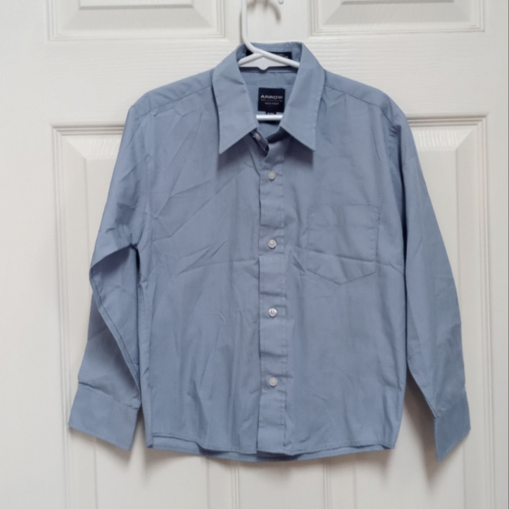 Arrow Dress Shirt in Light Blue NWOT